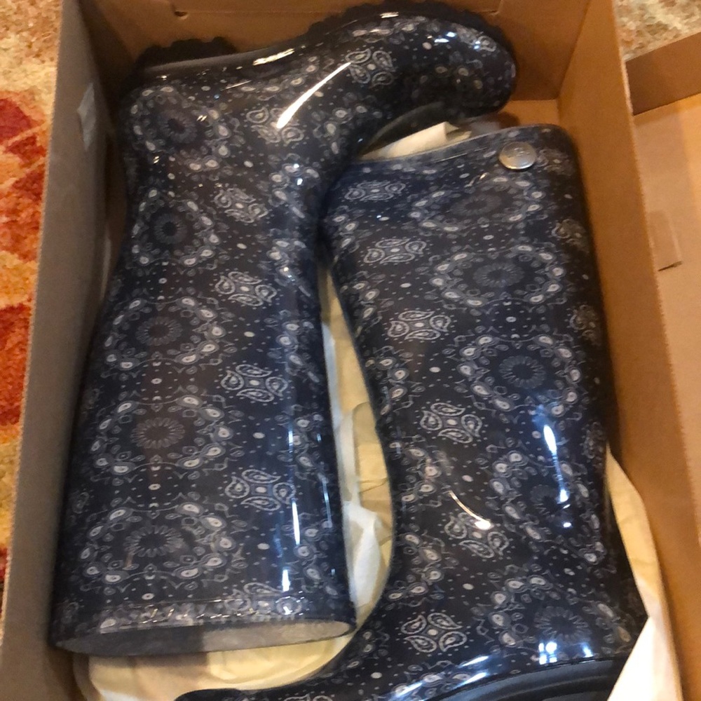 Ugg rain boots
